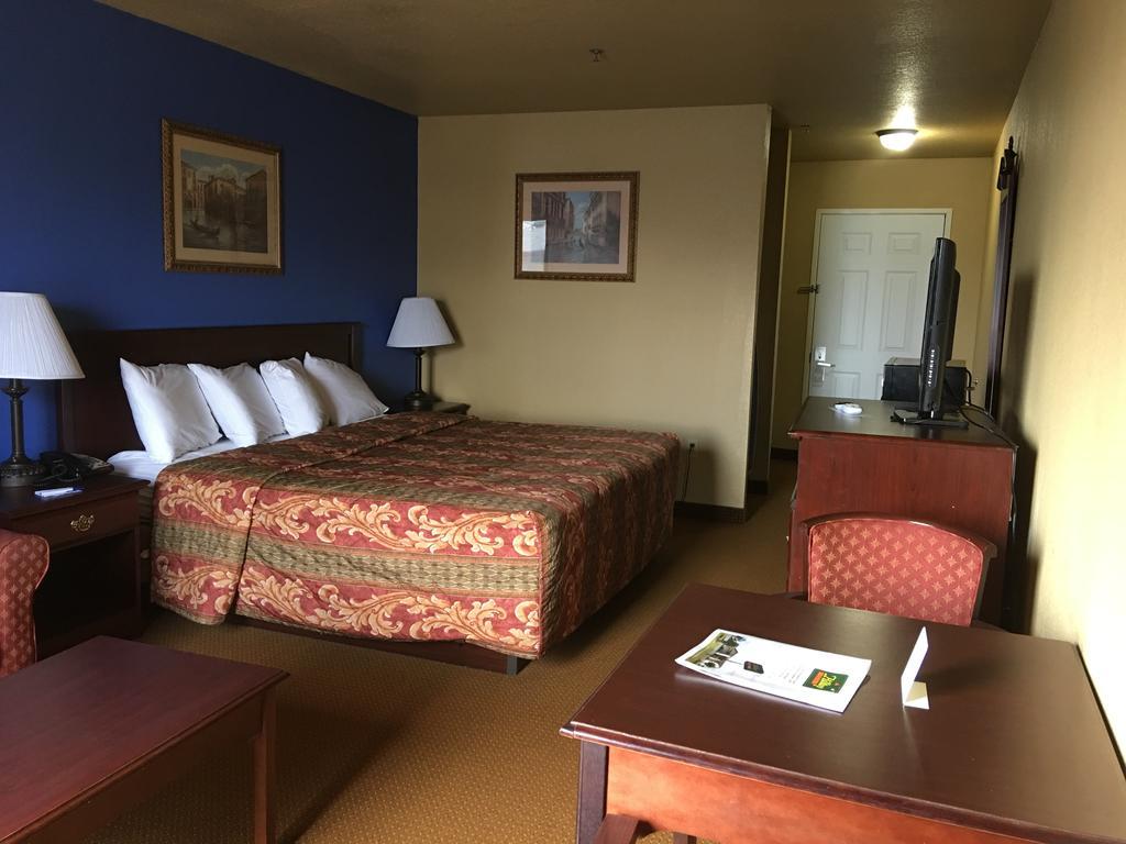Econo Lodge Inn & Suites غرينبرير المظهر الخارجي الصورة