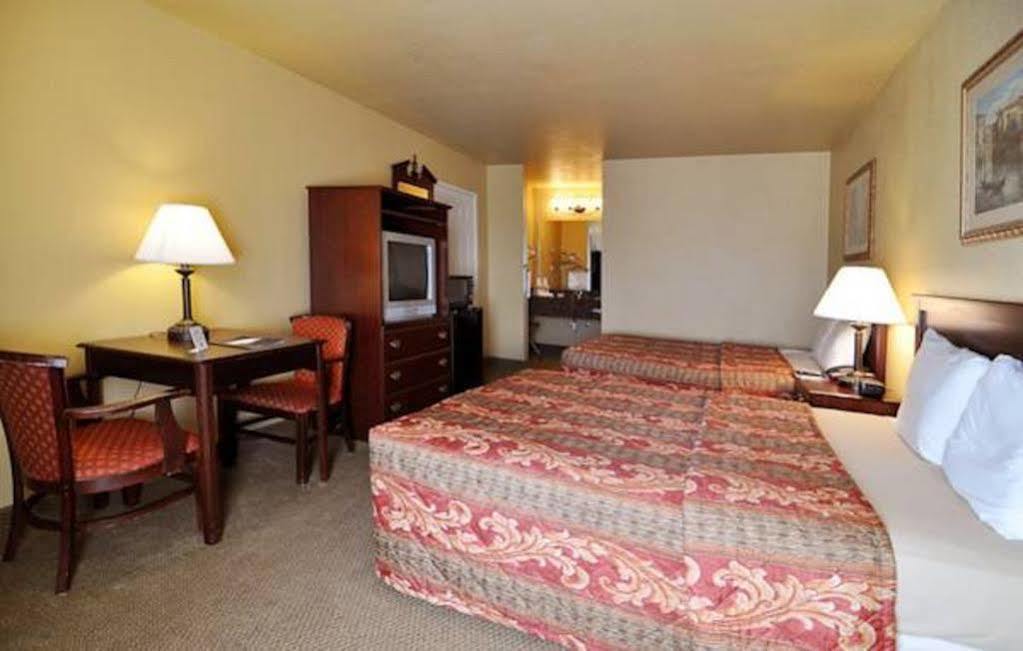 Econo Lodge Inn & Suites غرينبرير المظهر الخارجي الصورة